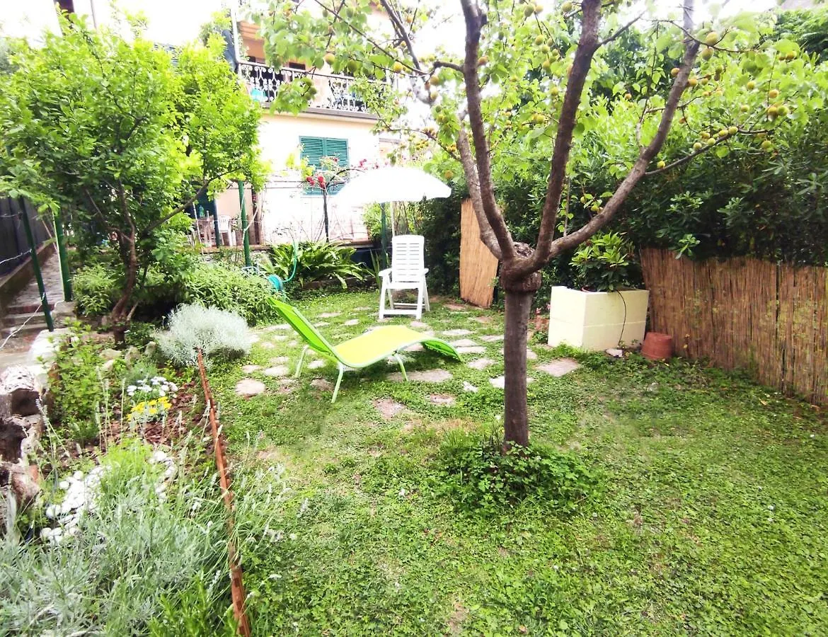 Il Giardino Segreto Villa Lerici 0*,  Italy